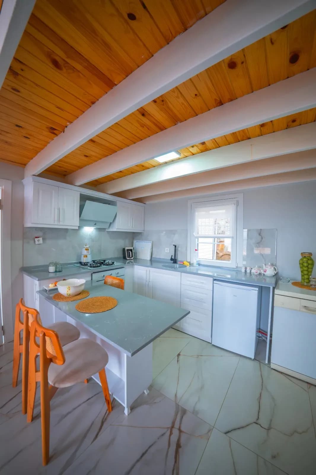 Taş Şömine Havuz Villası – görsel 2